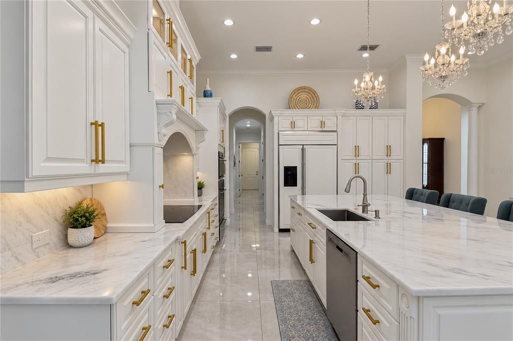 For Sale: $2,499,000 (5 beds, 6 baths, 7223 Square Feet)