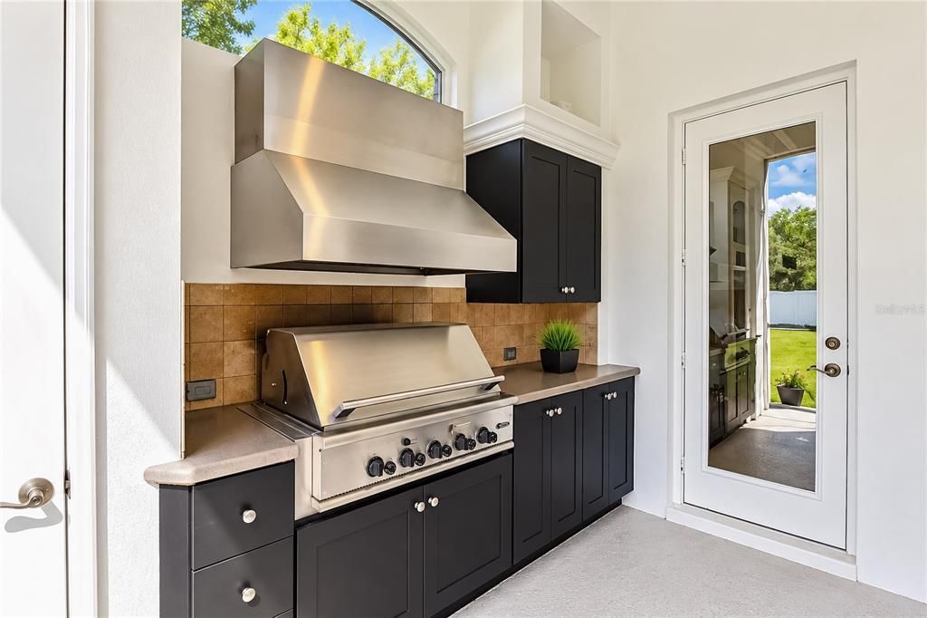 For Sale: $2,499,000 (5 beds, 6 baths, 7223 Square Feet)
