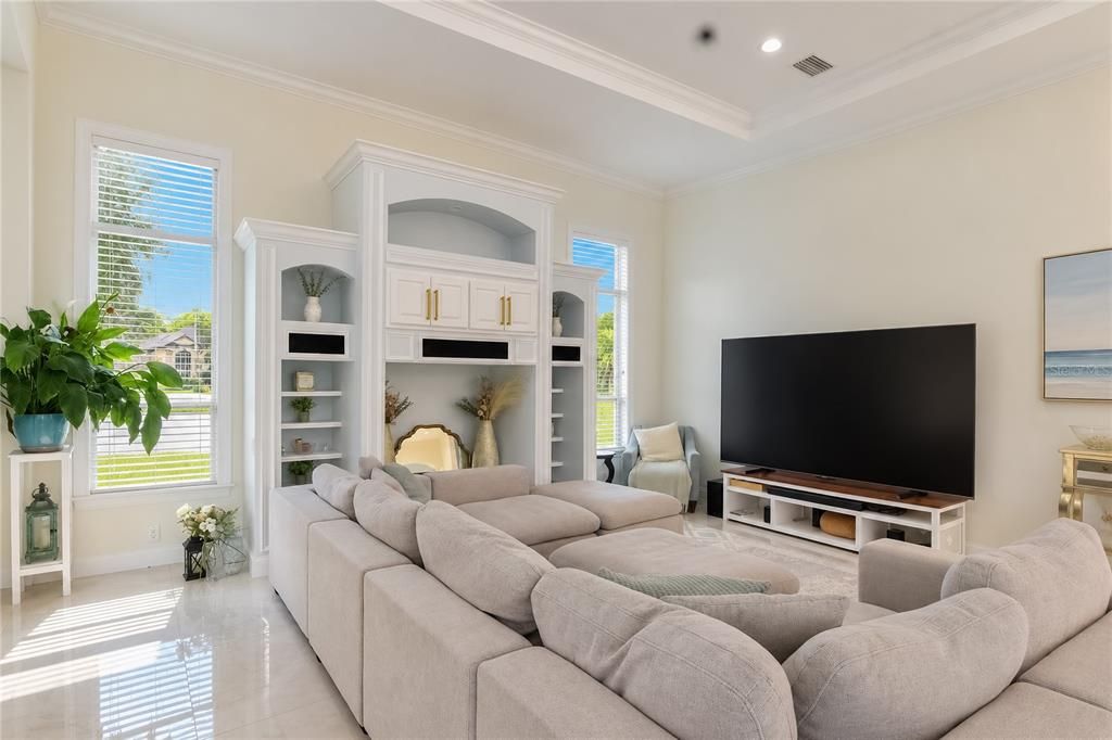 For Sale: $2,499,000 (5 beds, 6 baths, 7223 Square Feet)