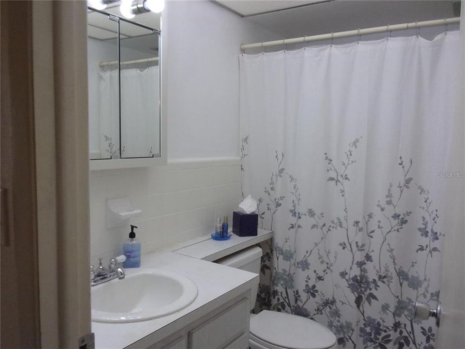 For Rent: $1,595 (2 beds, 1 baths, 874 Square Feet)