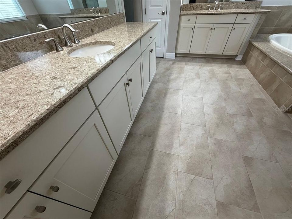 En Venta: $720,000 (5 camas, 4 baños, 4439 Pies cuadrados)