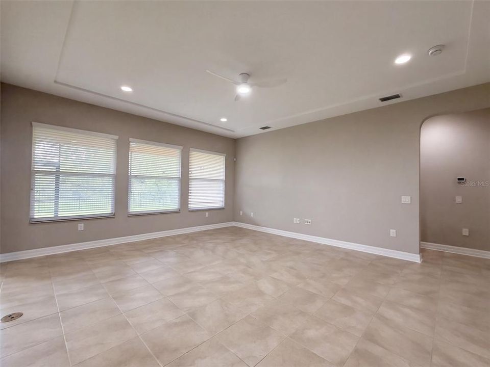 En Venta: $720,000 (5 camas, 4 baños, 4439 Pies cuadrados)