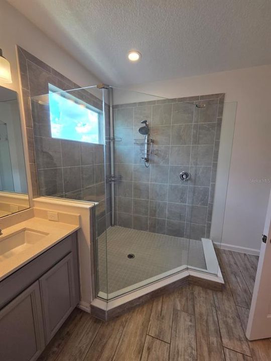 For Rent: $3,200 (5 beds, 3 baths, 3275 Square Feet)