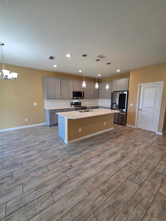 For Rent: $3,200 (5 beds, 3 baths, 3275 Square Feet)