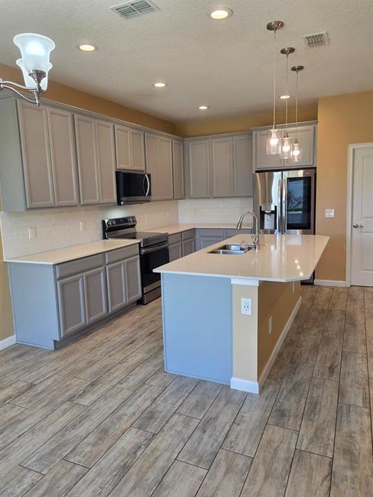 For Rent: $3,200 (5 beds, 3 baths, 3275 Square Feet)