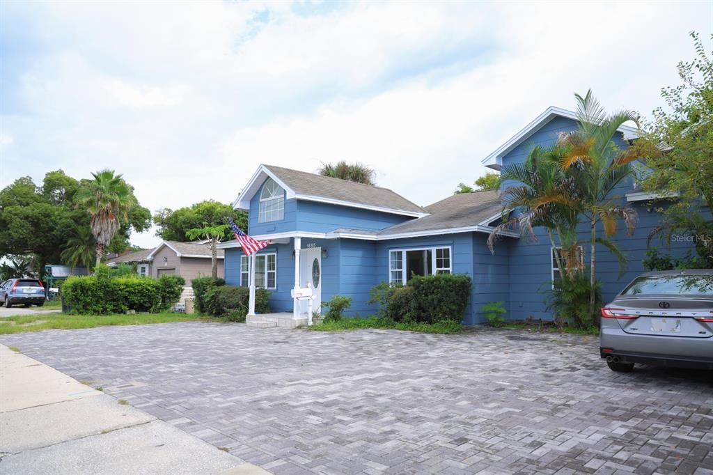 For Sale: $590,000 (5 beds, 3 baths, 2812 Square Feet)