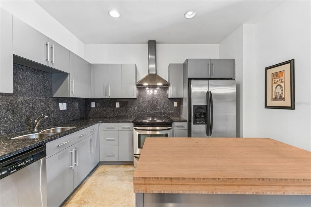 В аренду: $2,850 (2 спален, 2 ванн, 1259 Квадратных фут)