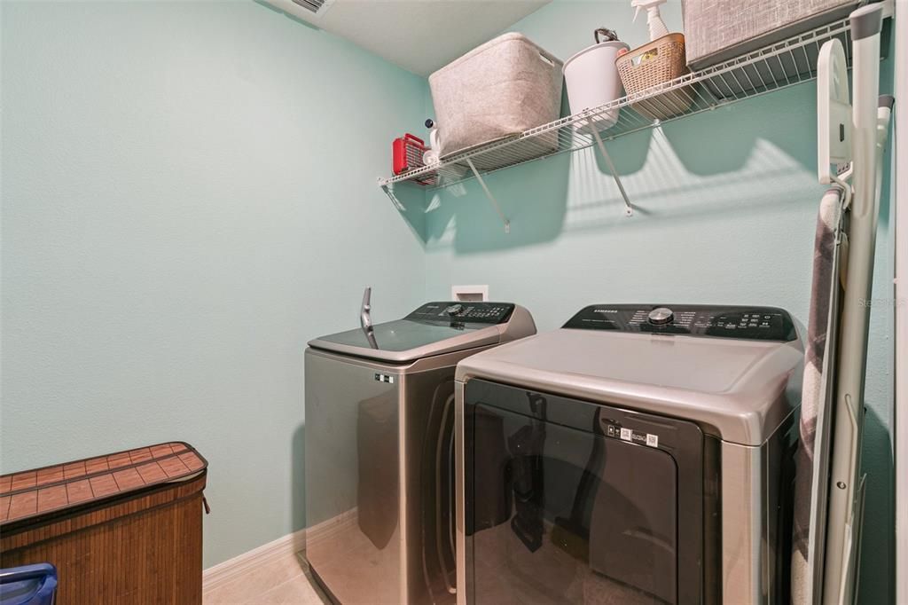 На продажу: $379,000 (4 спален, 2 ванн, 1983 Квадратных фут)