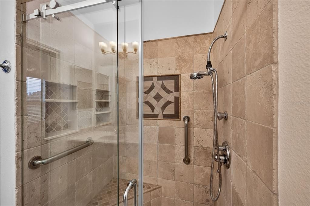 На продажу: $239,900 (2 спален, 2 ванн, 1393 Квадратных фут)