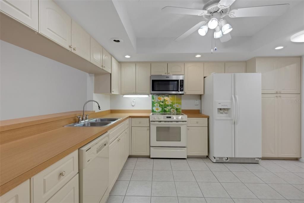 На продажу: $295,000 (3 спален, 2 ванн, 1804 Квадратных фут)