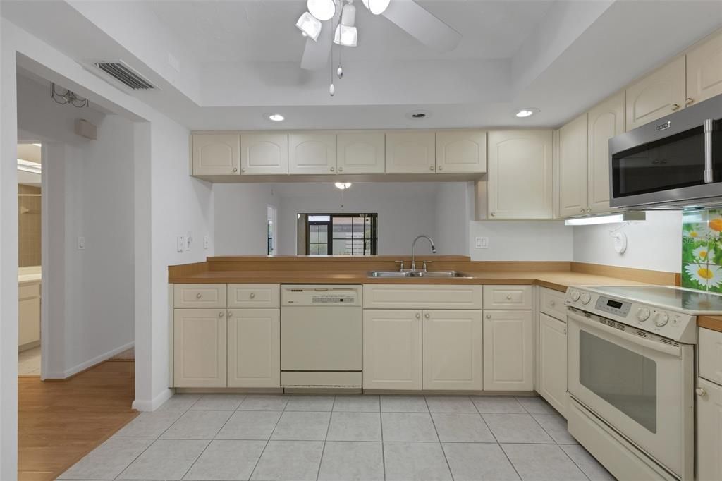 На продажу: $295,000 (3 спален, 2 ванн, 1804 Квадратных фут)