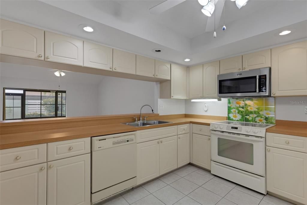 На продажу: $295,000 (3 спален, 2 ванн, 1804 Квадратных фут)