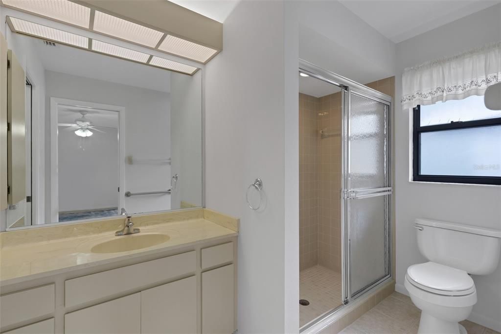 На продажу: $295,000 (3 спален, 2 ванн, 1804 Квадратных фут)