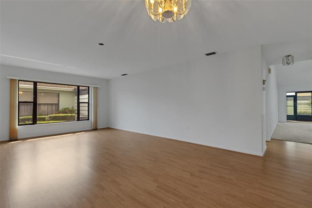 На продажу: $295,000 (3 спален, 2 ванн, 1804 Квадратных фут)