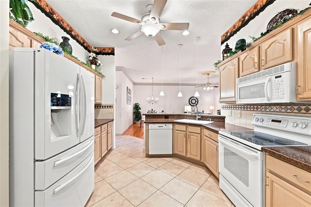 For Sale: $286,000 (2 beds, 2 baths, 1707 Square Feet)