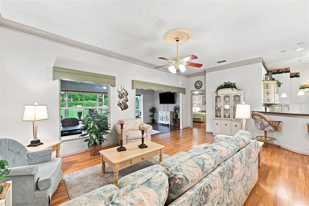 For Sale: $286,000 (2 beds, 2 baths, 1707 Square Feet)