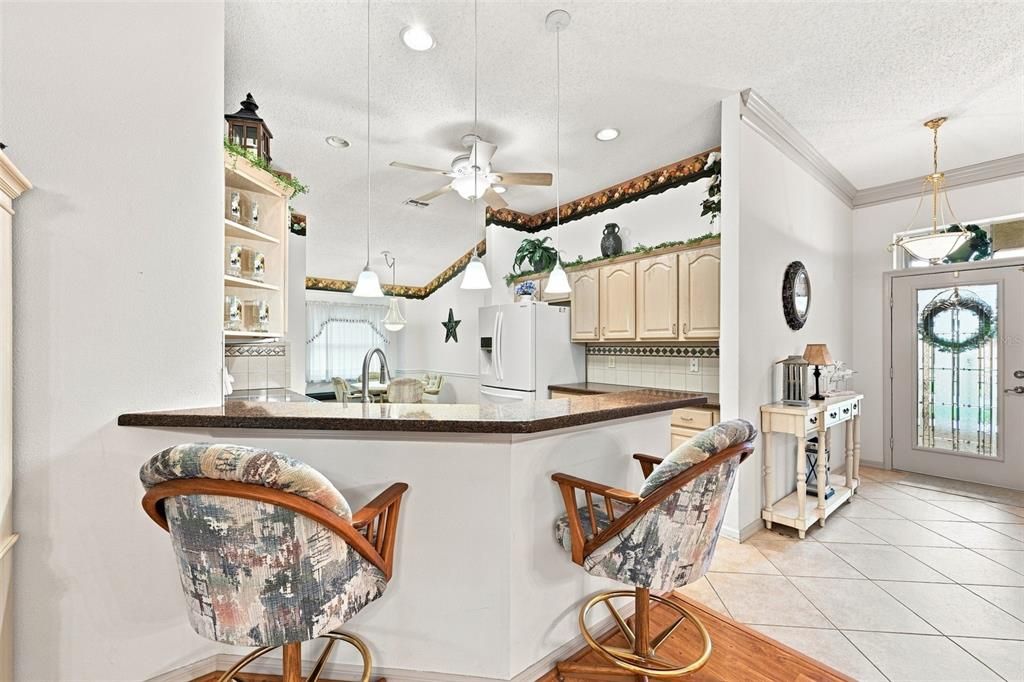 For Sale: $286,000 (2 beds, 2 baths, 1707 Square Feet)