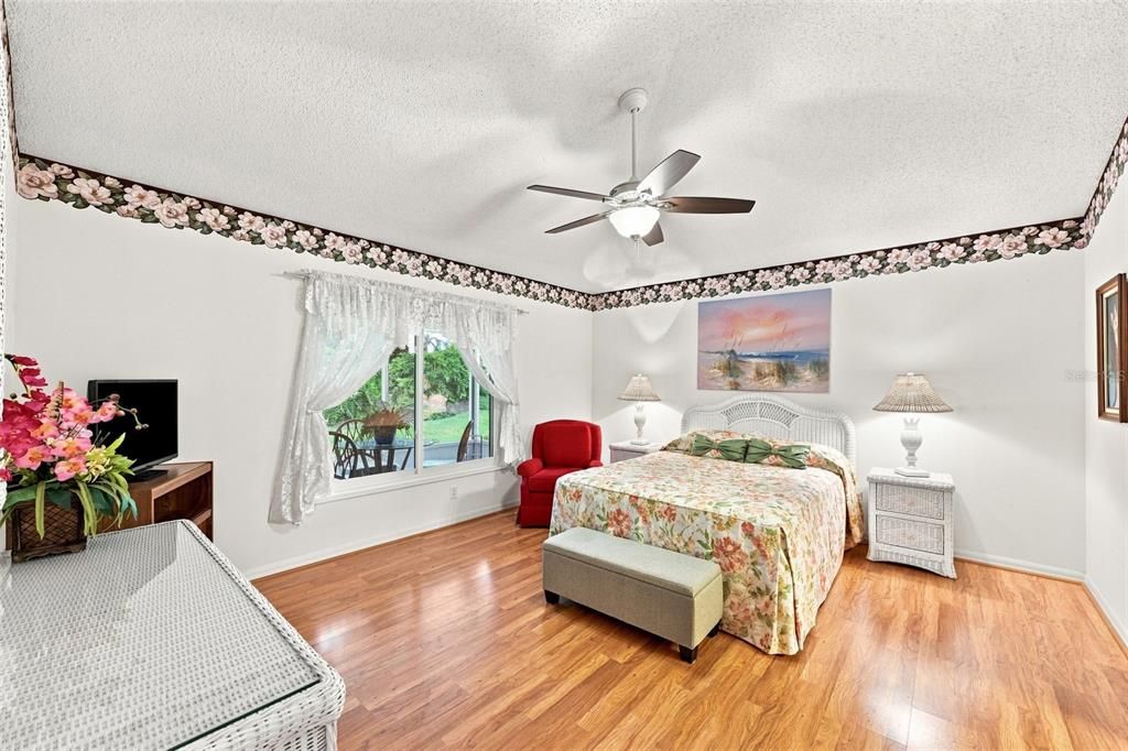 For Sale: $286,000 (2 beds, 2 baths, 1707 Square Feet)