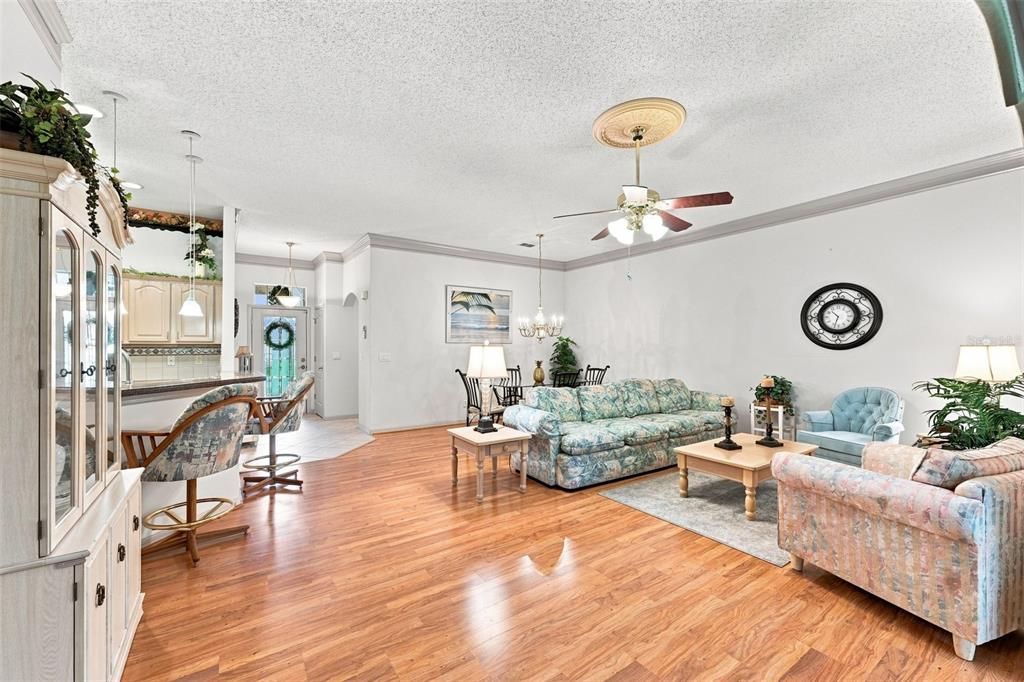 For Sale: $286,000 (2 beds, 2 baths, 1707 Square Feet)