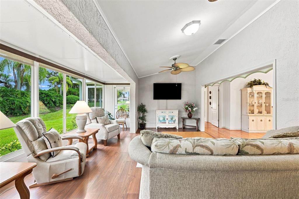 For Sale: $286,000 (2 beds, 2 baths, 1707 Square Feet)