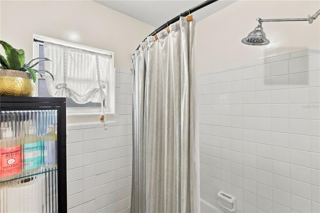 En Venta: $429,900 (3 camas, 2 baños, 1244 Pies cuadrados)