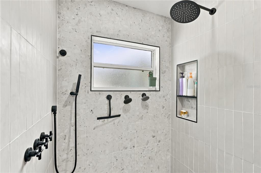 En Venta: $429,900 (3 camas, 2 baños, 1244 Pies cuadrados)
