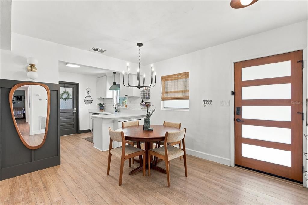 En Venta: $429,900 (3 camas, 2 baños, 1244 Pies cuadrados)