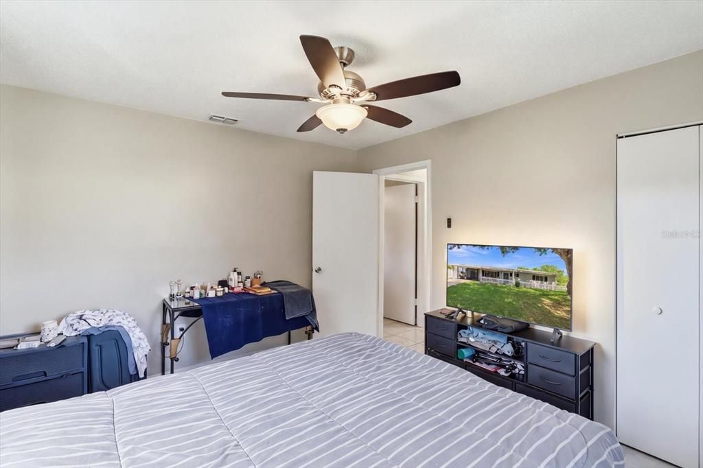 For Sale: $174,500 (2 beds, 2 baths, 1420 Square Feet)