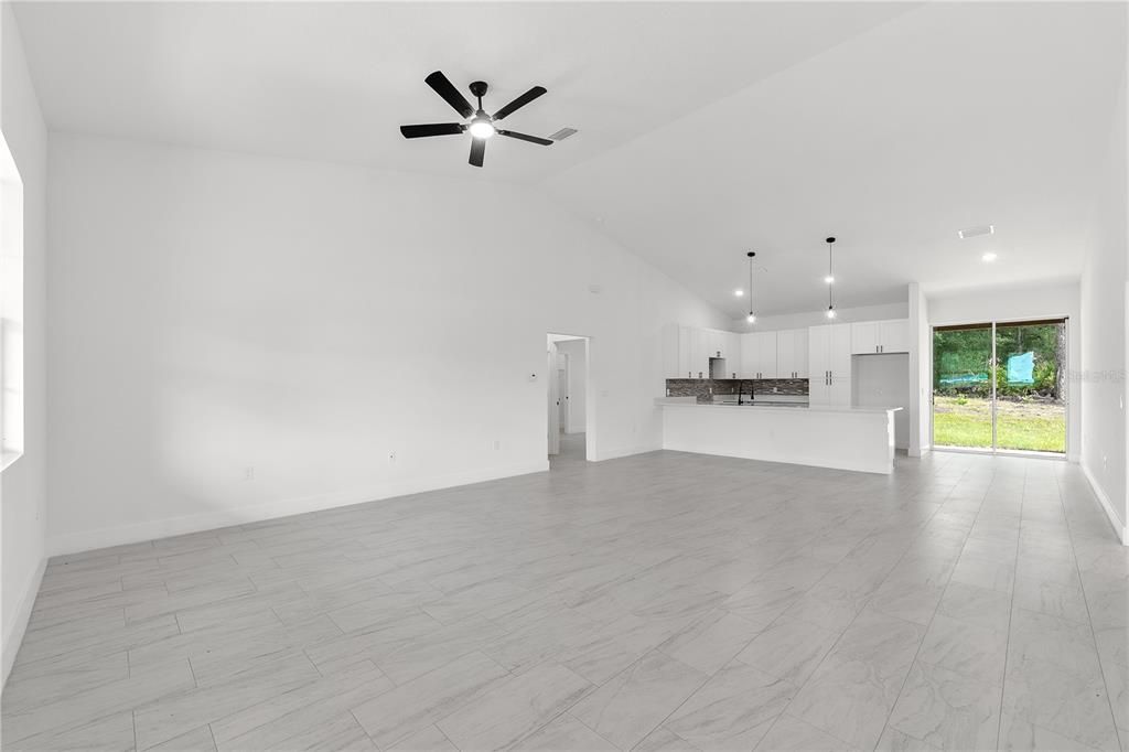 На продажу: $279,000 (4 спален, 3 ванн, 1867 Квадратных фут)