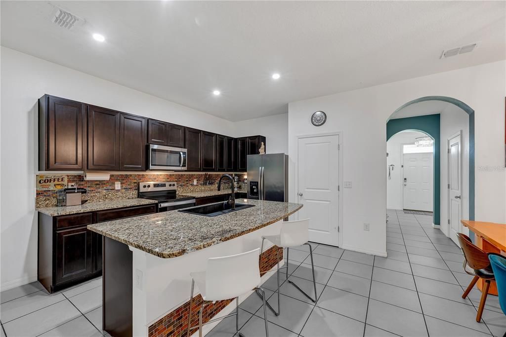 En Venta: $275,000 (3 camas, 2 baños, 1707 Pies cuadrados)