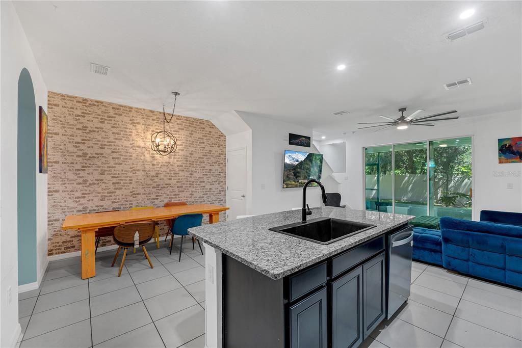 En Venta: $275,000 (3 camas, 2 baños, 1707 Pies cuadrados)