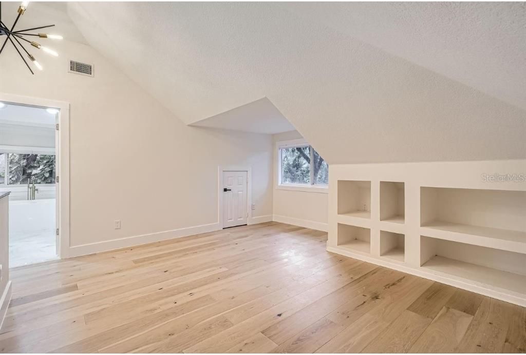 For Rent: $4,200 (3 beds, 3 baths, 2000 Square Feet)
