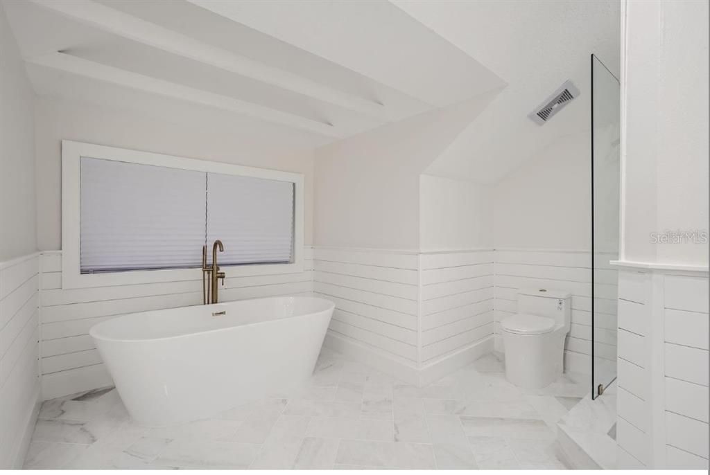 For Rent: $4,200 (3 beds, 3 baths, 2000 Square Feet)