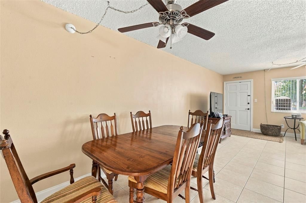 For Rent: $1,375 (1 beds, 1 baths, 690 Square Feet)