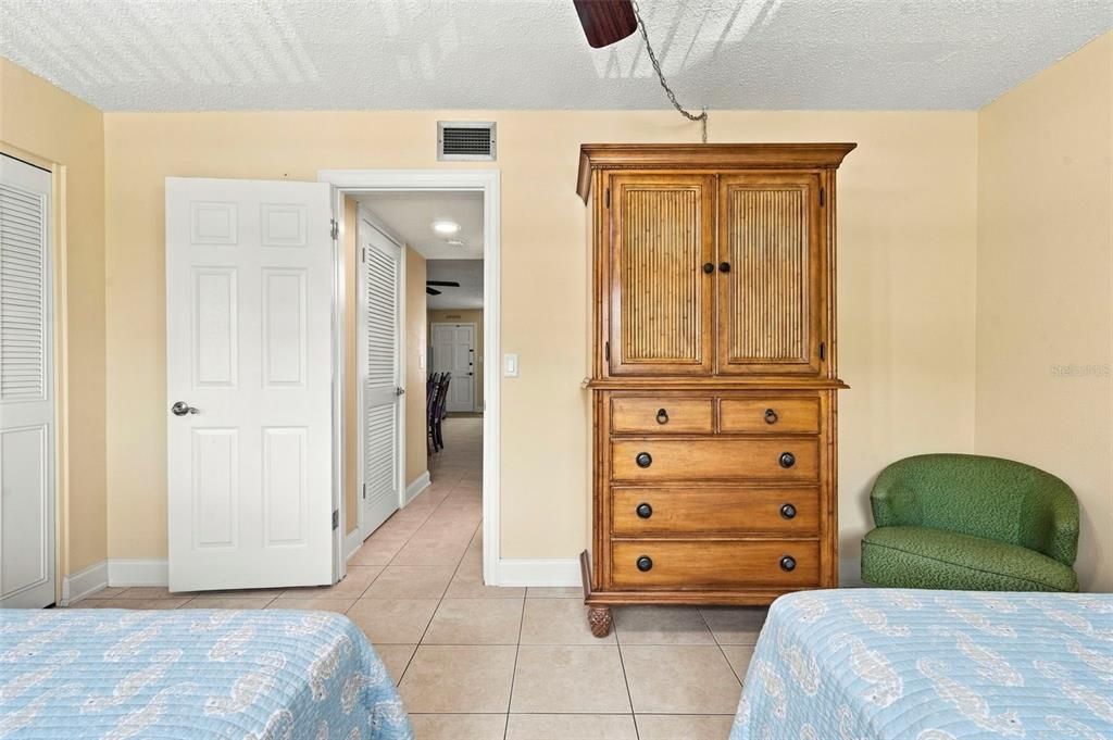 For Rent: $1,375 (1 beds, 1 baths, 690 Square Feet)