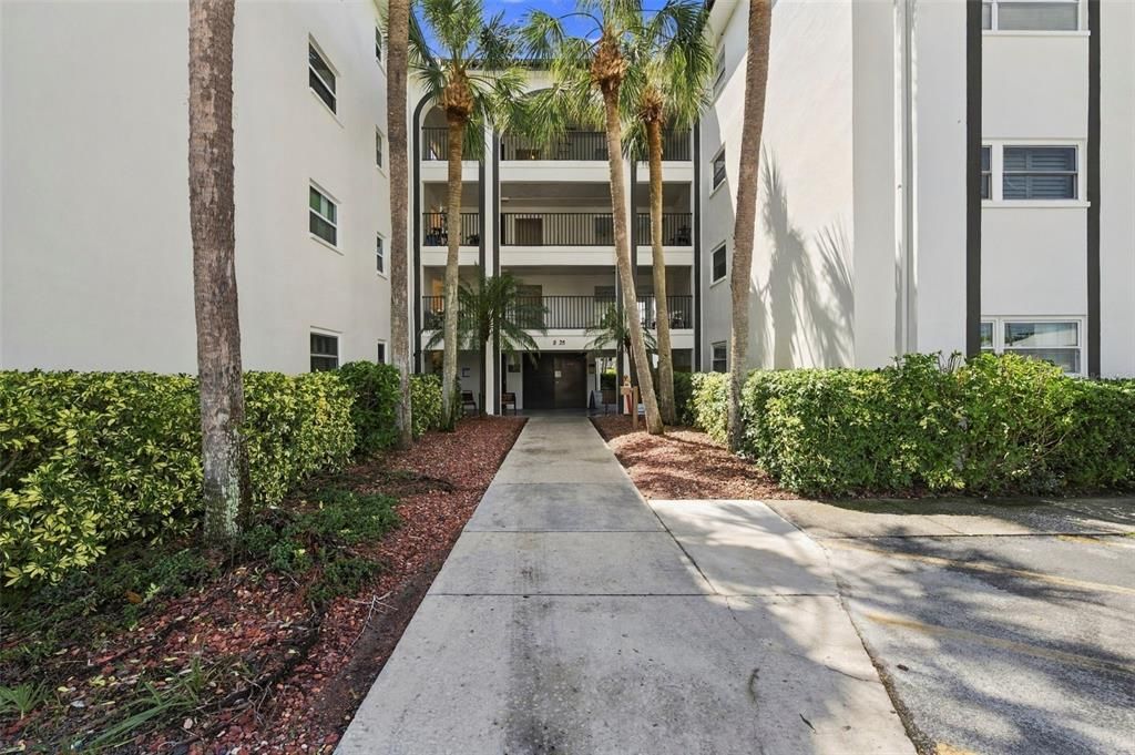 For Rent: $1,375 (1 beds, 1 baths, 690 Square Feet)