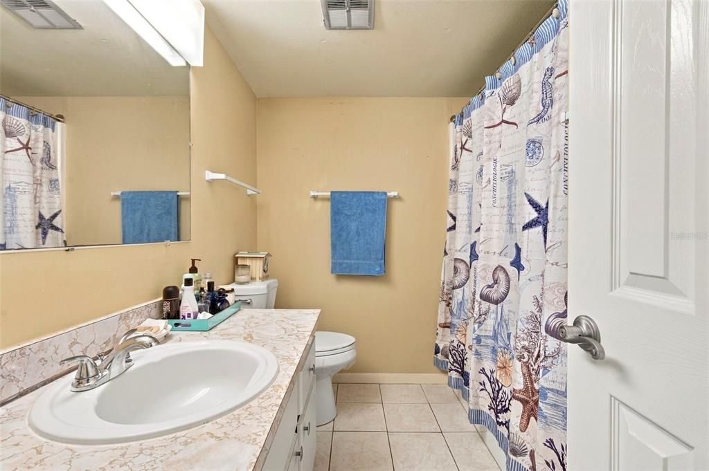 For Rent: $1,375 (1 beds, 1 baths, 690 Square Feet)