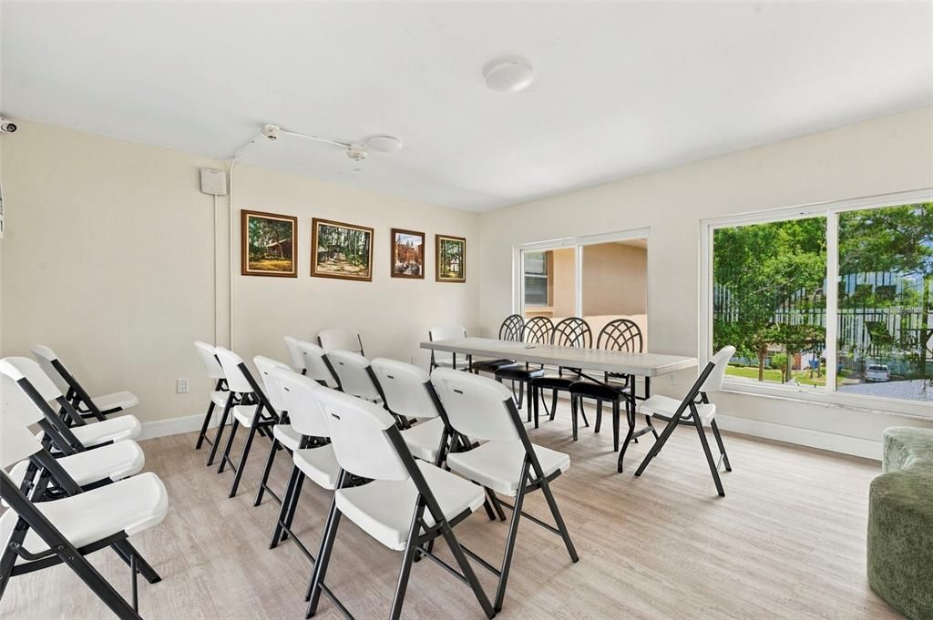 For Rent: $1,375 (1 beds, 1 baths, 690 Square Feet)