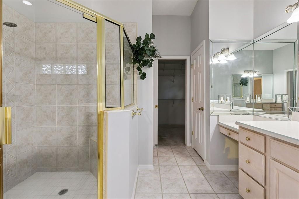 En Venta: $600,000 (4 camas, 3 baños, 2726 Pies cuadrados)