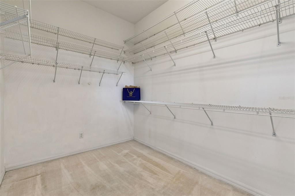 En Venta: $600,000 (4 camas, 3 baños, 2726 Pies cuadrados)