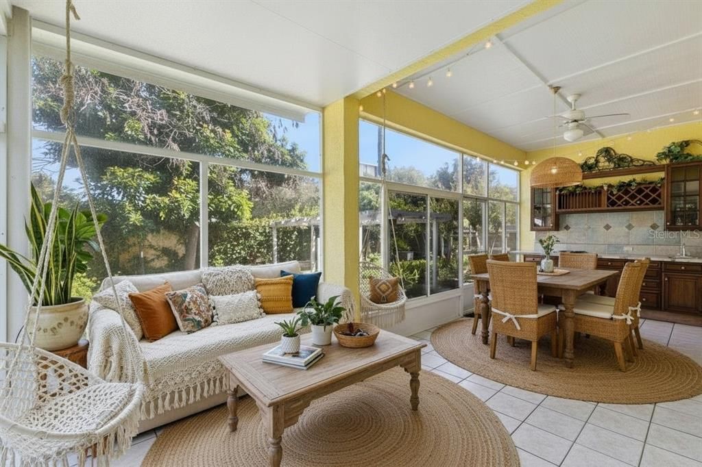 En Venta: $600,000 (4 camas, 3 baños, 2726 Pies cuadrados)