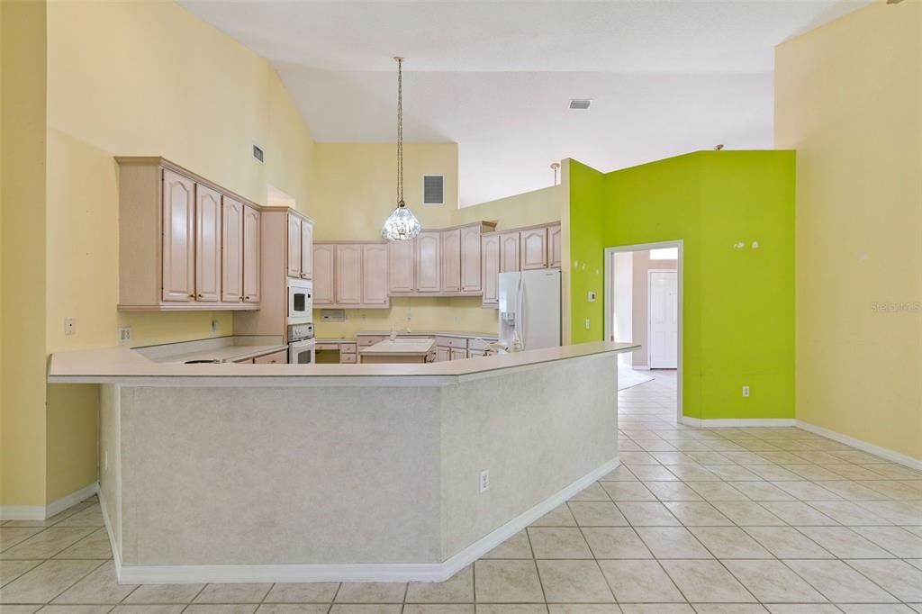 En Venta: $600,000 (4 camas, 3 baños, 2726 Pies cuadrados)