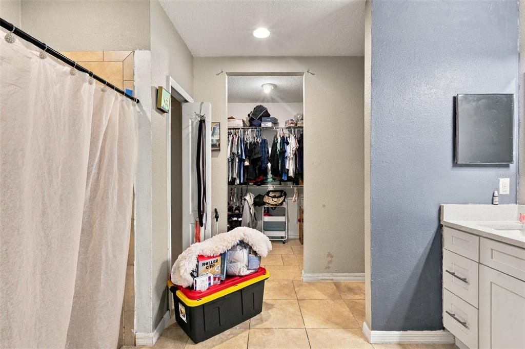 На продажу: $299,990 (3 спален, 2 ванн, 1600 Квадратных фут)