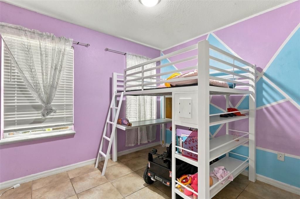 На продажу: $299,990 (3 спален, 2 ванн, 1600 Квадратных фут)