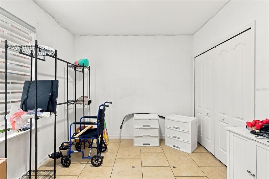 На продажу: $299,990 (3 спален, 2 ванн, 1600 Квадратных фут)