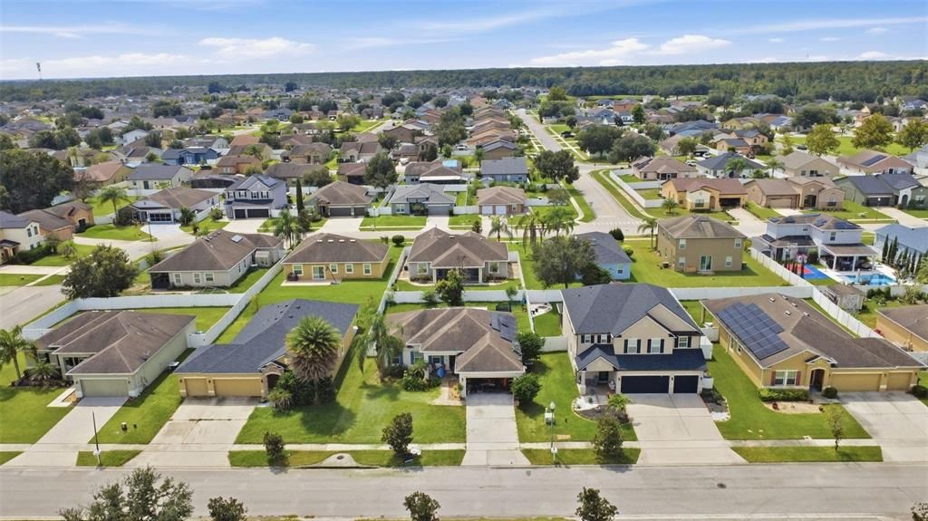 На продажу: $299,990 (3 спален, 2 ванн, 1600 Квадратных фут)
