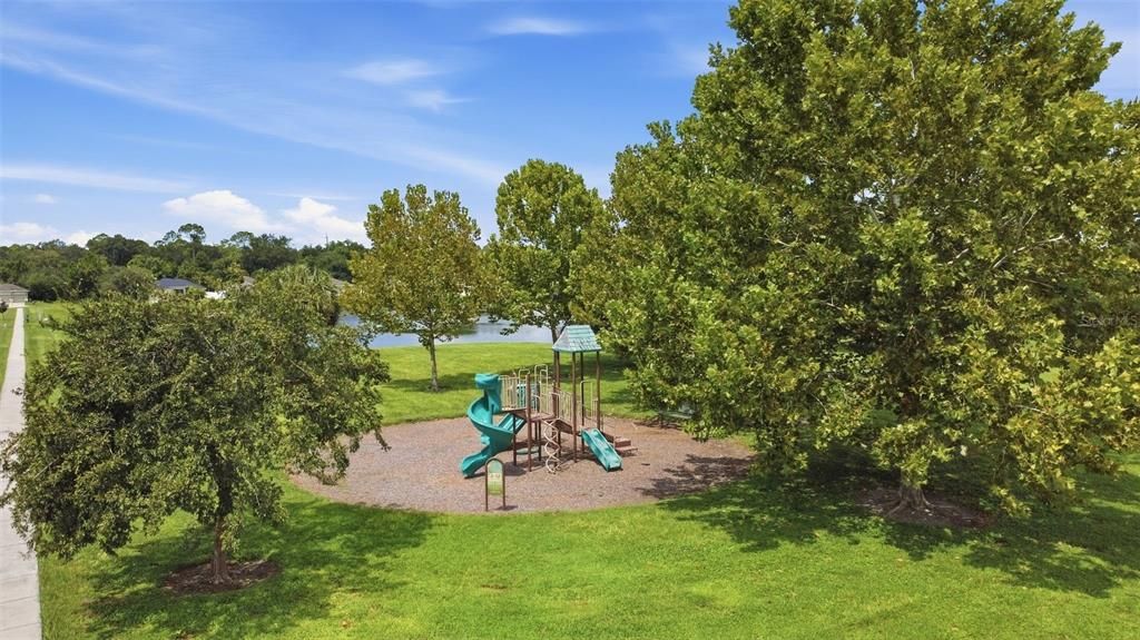 На продажу: $299,990 (3 спален, 2 ванн, 1600 Квадратных фут)