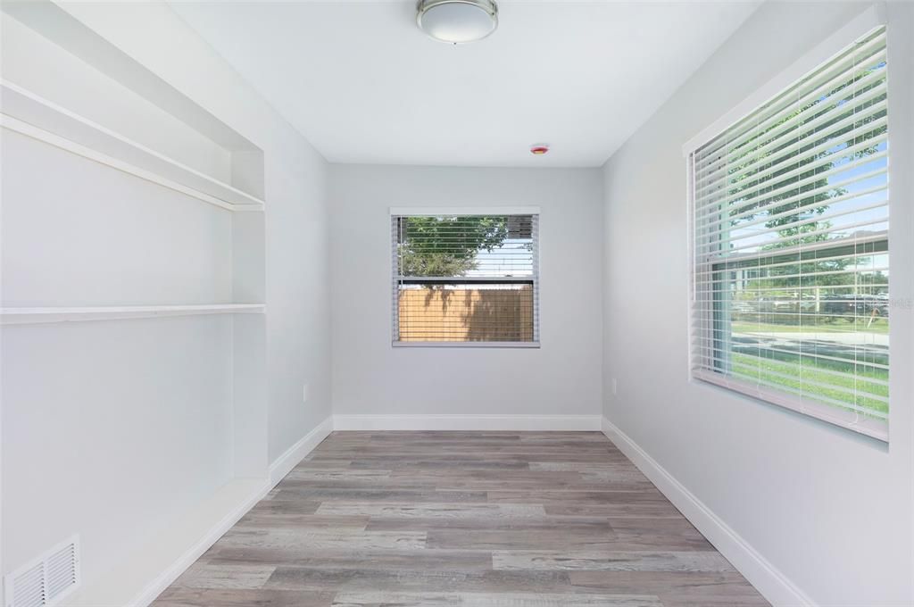 For Rent: $2,400 (4 beds, 2 baths, 1096 Square Feet)