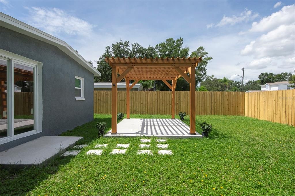 For Rent: $2,400 (4 beds, 2 baths, 1096 Square Feet)