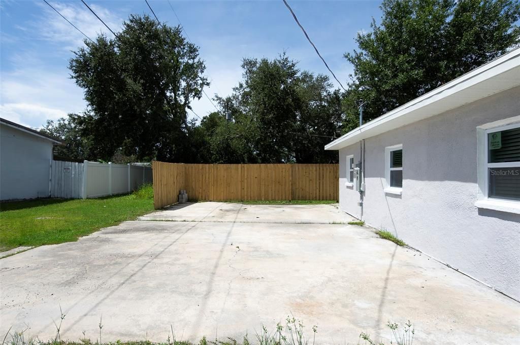 For Rent: $2,400 (4 beds, 2 baths, 1096 Square Feet)